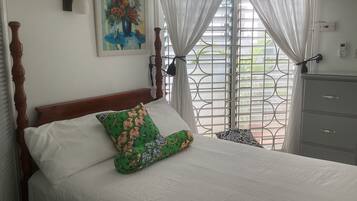 3 bedrooms, iron/ironing board, free WiFi, bed sheets