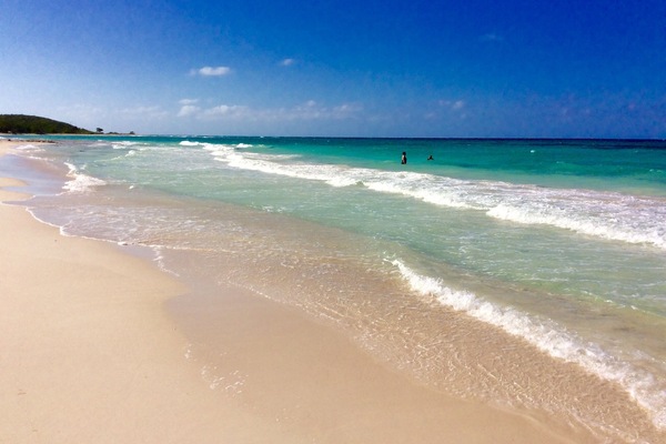 Plage, chaises longues
