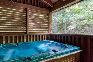 Indoor spa tub