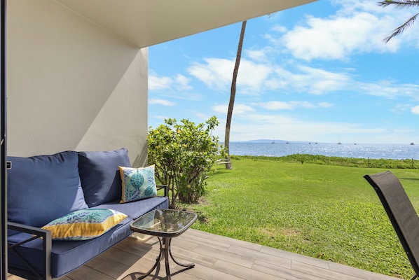 Property grounds - Oceanfront Ground-Floor Condo – Lanai, A/C, Steps to Sugar Beach (Kihei)