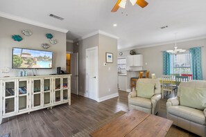 Smart TV - NEW Listing!! Don't miss out on this PEACH at Popular Purple Parrot Resort! (Pensacola)
