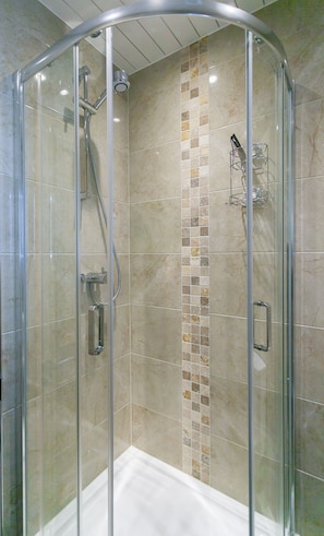 Hair dryer, towels, toilet paper - Cosy Clean Royal Mile flat near Edinburgh Castle  (Edinburgh)