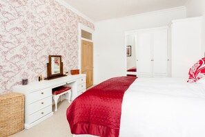 2 bedrooms, iron/ironing board, WiFi, bed sheets - Cosy Clean Royal Mile flat near Edinburgh Castle  (Edinburgh)