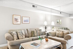 TV - Budget-friendly - South Palm Springs Golf and Tennis Club Condo (Palm Springs)