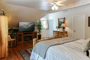 4 bedrooms, travel crib, free WiFi, bed sheets