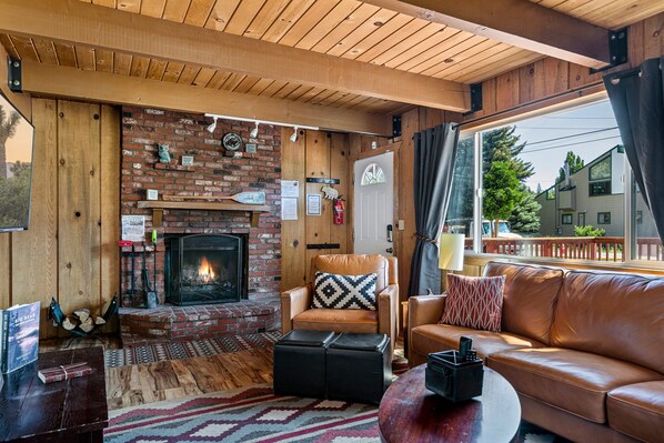 Smart TV, fireplace, DVD player, books