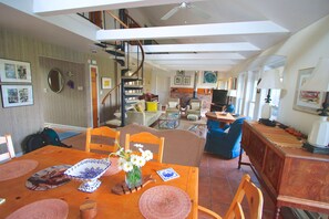 Smart TV, DVD player, table tennis, books