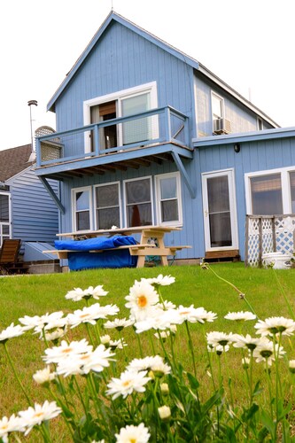 Heated Pool, Gorgeous Views and Pet friendly,10% discount for 7 days or more.