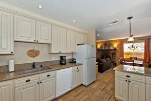 Fridge, microwave, stovetop, dishwasher - Sweet Mountain Escape by Destination Big Bear : Near the Village! Hot Tub! Gas BBQ! Internet! Mini Foosball! (Big Bear Lake)