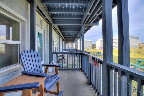 Terrace/patio - Blues Away is a ground floor beachside retreat in the heart of Port Aransas. (Port Aransas)