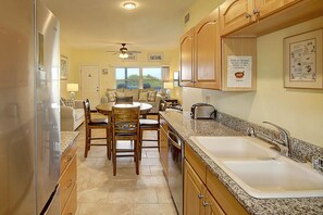 Interior - Pet Friendly, Beachside condo, community pool and beach access (Port Aransas)