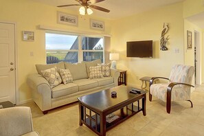 TV - Pet Friendly, Beachside condo, community pool and beach access (Port Aransas)
