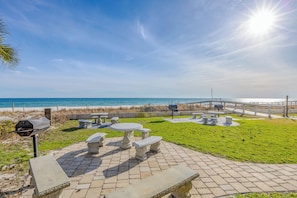 Outdoor dining - Perdido Sun 912 1 BR by Perdido Key Resort Management (Pensacola)