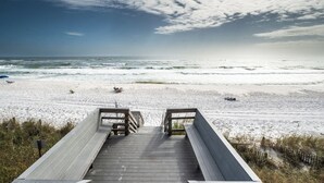 På stranden