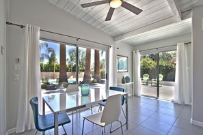Dining - Prime Location! MidCentury+Large Backyard+Walk to Restaurants & Shops - The Palm (Rancho Mirage)