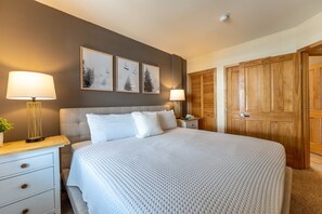 1 bedroom, iron/ironing board, Internet, bed sheets - River Run Condo w/ Shared Hot Tub, Pool & Sauna, Mountain Views from Balcony! (Keystone)