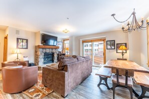 Flat-screen TV, fireplace, DVD player