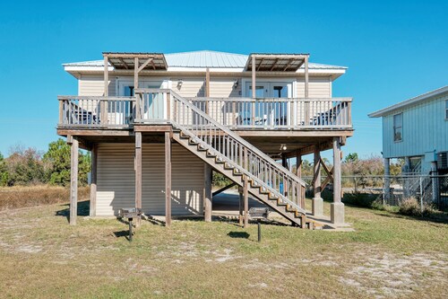 Affordable Vacation Home - Walk to the beach, restaurants, shops, etc!!!
