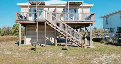 Affordable Vacation Home - Walk to the beach, restaurants, shops, etc!!!