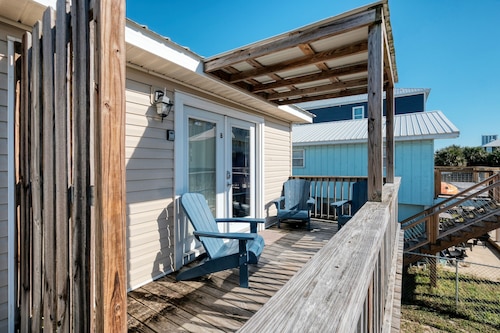 Affordable Vacation Home - Walk to the beach, restaurants, shops, etc!!!