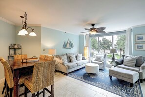 Flat-screen TV, DVD player - Luxury 2 BR Villamare/Palmetto Dunes Condo Bikes & Beach Gear included (Hilton Head Island)