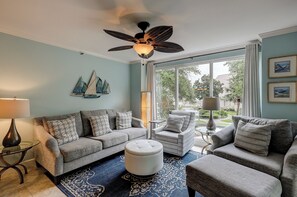 Flat-screen TV, DVD player - Luxury 2 BR Villamare/Palmetto Dunes Condo Bikes & Beach Gear included (Hilton Head Island)