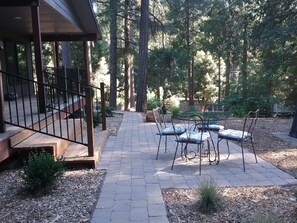 Terrace/patio - PROMO 20% WEEKLY/35% MONTHLY DISCOUNT
Custom new cottage,secluded, with hot tub. (Nevada City)