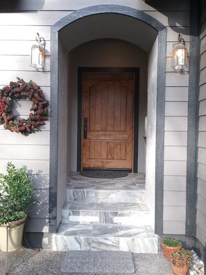 Exterior detail - PROMO 20% WEEKLY/35% MONTHLY DISCOUNT
Custom new cottage,secluded, with hot tub. (Nevada City)