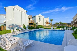 Pool - Fun Awaits you at Beach Beauty LC9! Community boardwalk, Poolside vibes, beachfr (Port Aransas)