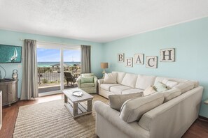 TV, DVD player - Unit 306 - Complimentary Beach Service - Heated Pool - Gulf of Mexico View (Destin)