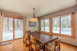 Dining - ALPI07 - Spacious Home, Walk to Fort Rock Park (Sunriver)