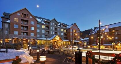 RIVER RUN MOUNTAIN VIEW CONDO, TÄYDELLINEN REMODELI, KÄYTÄ LASKEEN, ILMAINEN WIFI