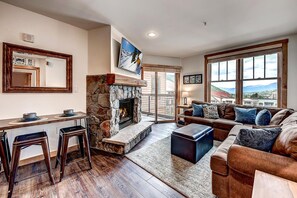 TV, fireplace, DVD player, stereo