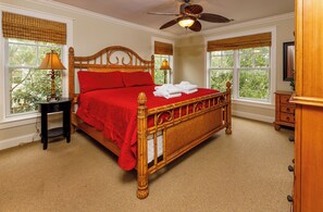 6 slaapkamers, een strijkplank/strijkijzer, gratis wifi, beddengoed