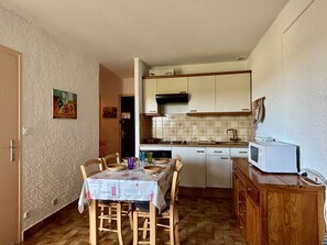 Fridge, microwave, oven