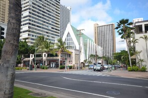 Exterior - Kuhio Village 803A - Waikiki Private Getaway - 2 mins to Waikiki Beach (Honolulu)