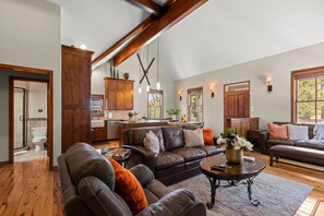 TV, fireplace, stereo