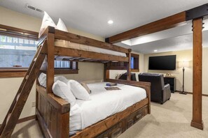6 bedrooms, iron/ironing board, WiFi, bed sheets