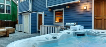 Abode off Main | Best value & location in Old Town! Incredible house-Off Main!