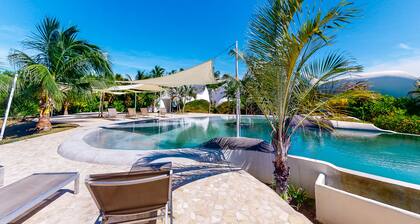 Upea rantahotelli huvila hyväpalkkainen mukavuudet, uima-allas, ja enemmän!