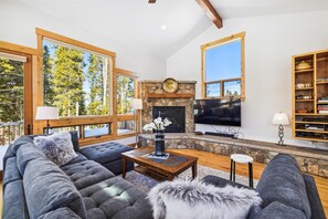 TV, fireplace - Lone Hand Lodge: Custom Private Home on Peak 7 With Outdoor Grill and Hot Tub. (Breckenridge)