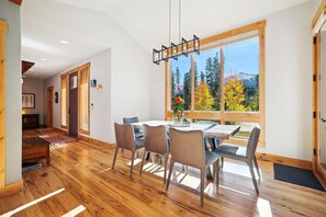 Dining - Lone Hand Lodge: Custom Private Home on Peak 7 With Outdoor Grill and Hot Tub. (Breckenridge)