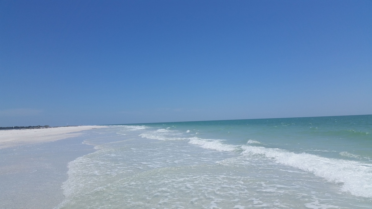 Photo 28 of Boaters Paradise : 3 bedroom waterfront home close to downtown Naples Fl.