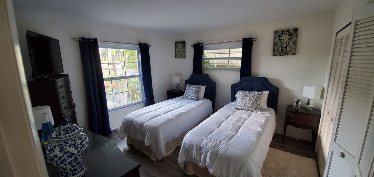Photo 23 of Boaters Paradise : 3 bedroom waterfront home close to downtown Naples Fl.