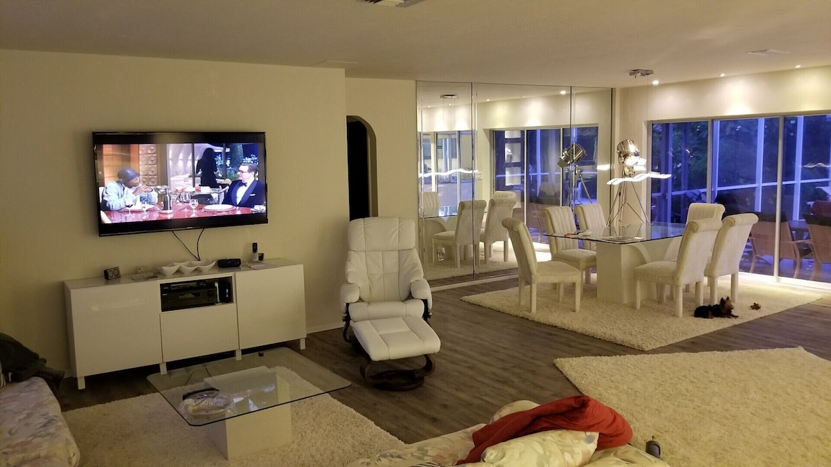 Photo 2 of Boaters Paradise : 3 bedroom waterfront home close to downtown Naples Fl.