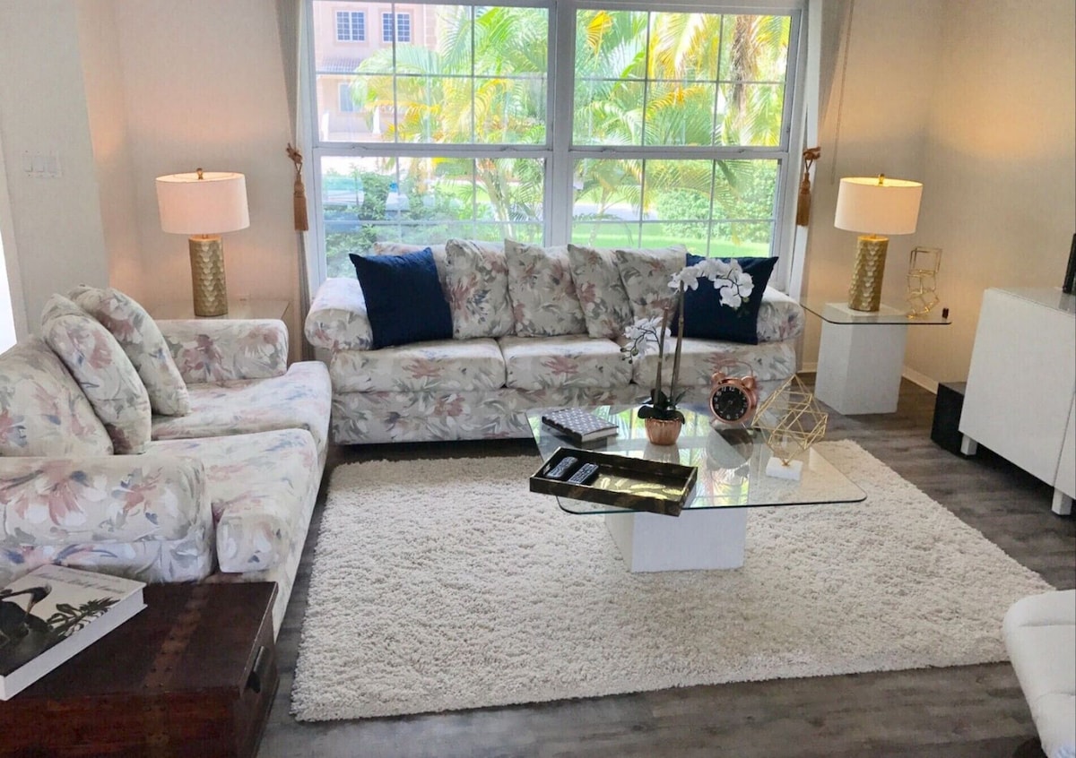 Photo 4 of Boaters Paradise : 3 bedroom waterfront home close to downtown Naples Fl.