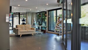 Lobby sitting area - Stunning Panoramic Views (Auckland)