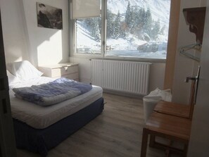 2 bedrooms