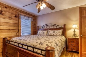 3 slaapkamers, een strijkplank/strijkijzer, gratis wifi, beddengoed