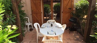 Charming Villa with Mezzanine, Pool Access, 6 Guests - Le Barcarès